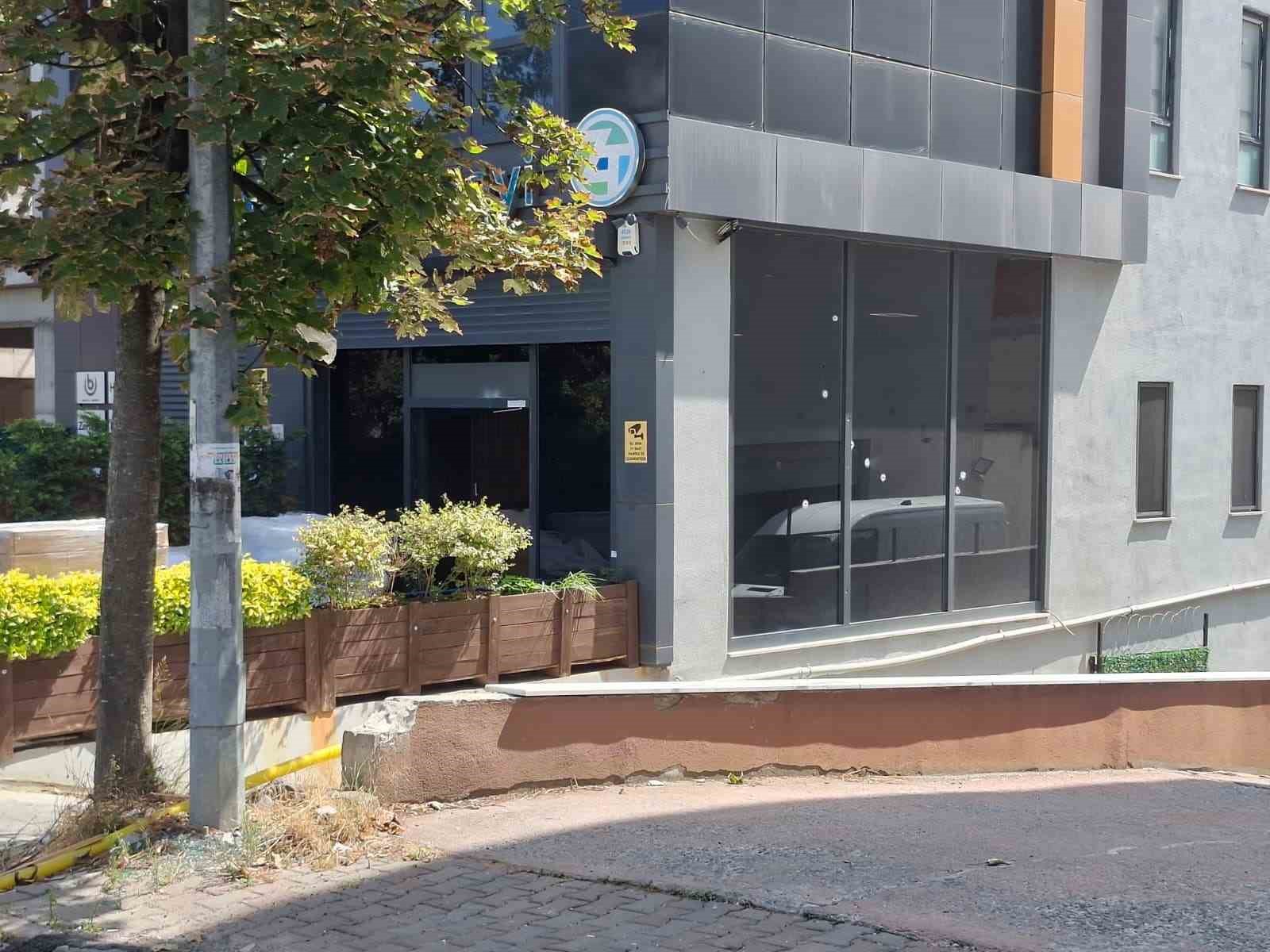 atasehir-de-ecza-deposuna-silahli-saldiri