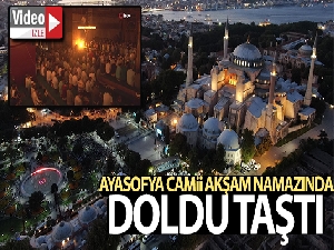 Ayasofya Camii akşam namazında doldu taştı