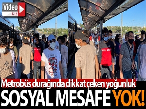 Küçükçekmece metrobüs durağında dikkat çeken yoğunluk