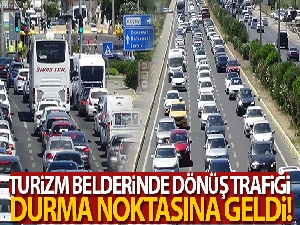 Dönüş yolunda araç kuyrukları kilometreleri buldu