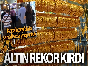 Altının rekor kırmasıyla tarihi Kapalıçarşı'daki sarraflarda yoğunluk oluştu