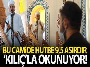 Bu camide hutbe 9,5 asırdır 'kılıç'la okunuyor