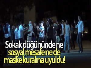 Sokak düğününde ne sosyal mesafe ne de maske kuralına uyuldu
