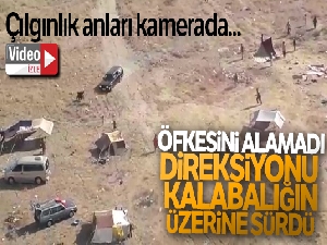 Çılgınlık anları kamerada...Öfkesini alamadı, direksiyonu kalabalığın üzerine sürdü