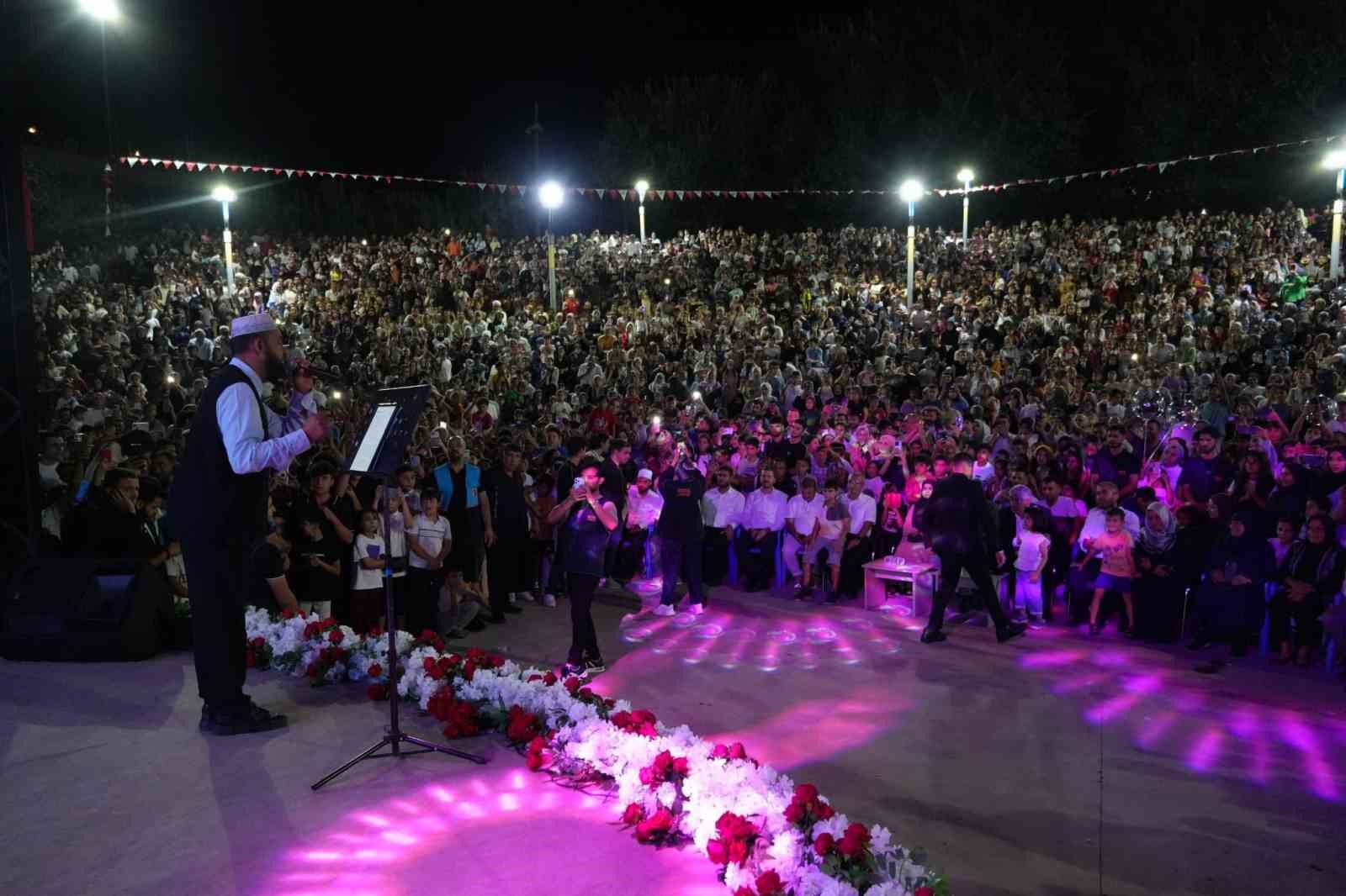 kahta-belediyesi-nin-programinda-binlerce-kisi-ayni-ilahide-bulustu