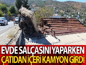 Ev salçası yaparken evinin çatısından içeri kamyon girdi