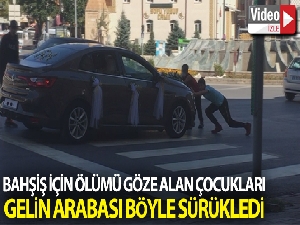 Bahşiş alabilmek için ölümü göze alan çocukları gelin arabası böyle sürükledi