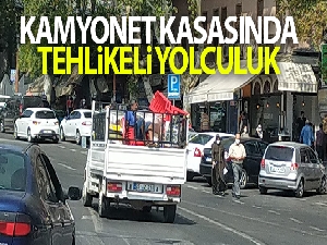 Kamyonet kasasında tehlikeli yolculuk