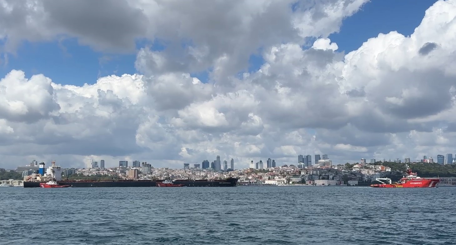 istanbul-bogazi-liberya-bayrakli-kuru-yuk-gemisi-gecisi-nedeniyle-transit-gemi-gecisine-kapatildi
