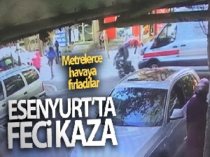 Hasta almaya giden ambulans motosiklete böyle çarptı