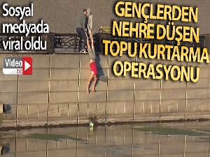 Rusya'da nehre düşen topu kurtarmak isteyen gençlerin operasyonu viral oldu
