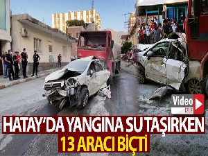Hatay'da yangına su taşıyan tanker 13 aracı biçti
