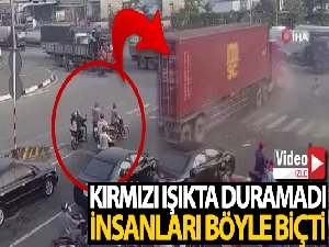 Tır sürücüsü kırmızı ışıkta duramadı araçları biçti geçti