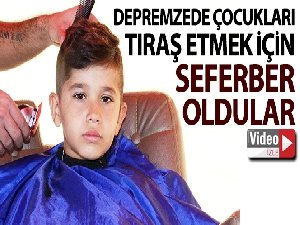 Depremzede çocukları tıraş etmek için seferber oldular