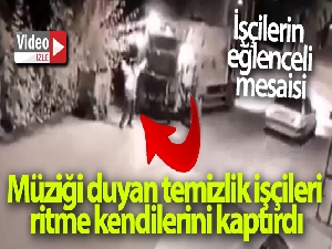 Müziği duyan temizlik işçileri ritme kendilerini kaptırdı