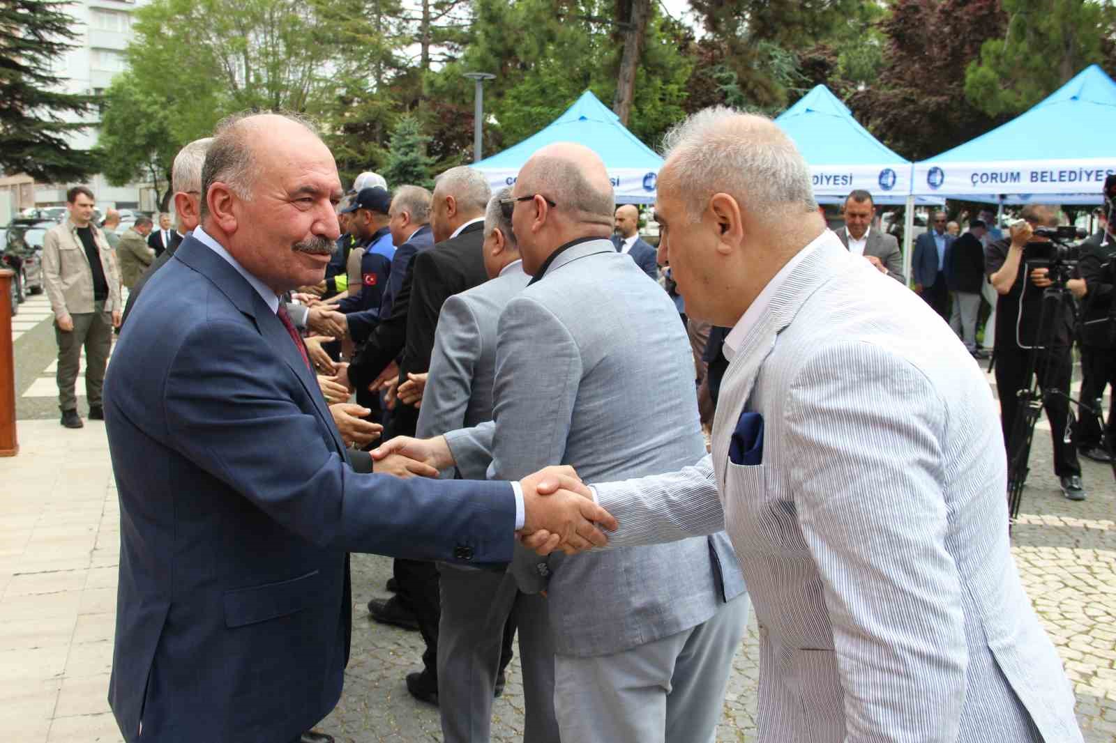 corum-da-kent-protokolu-ve-vatandaslar-bayramlasti