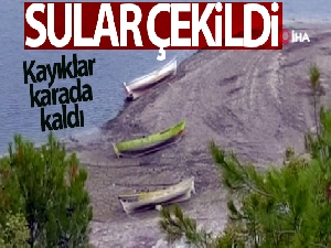 Altınkaya Barajı'nda sular çekildi, kayıklar karada kaldı