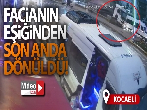 Durağa dalan tırın altında kalmaktan son anda kurtuldular
