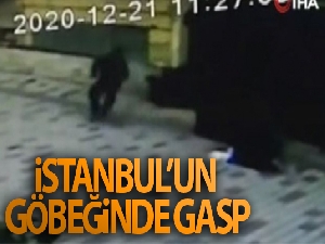 İstanbul'un göbeğinde gasp anları kamerada