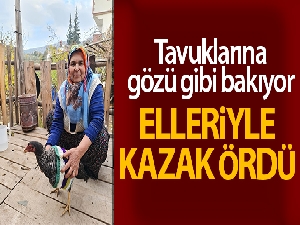 Tavukları üşümesin diye kazak ördü