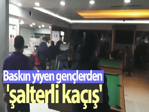 Baskın yiyen gençlerden 'şalterli' kaçış