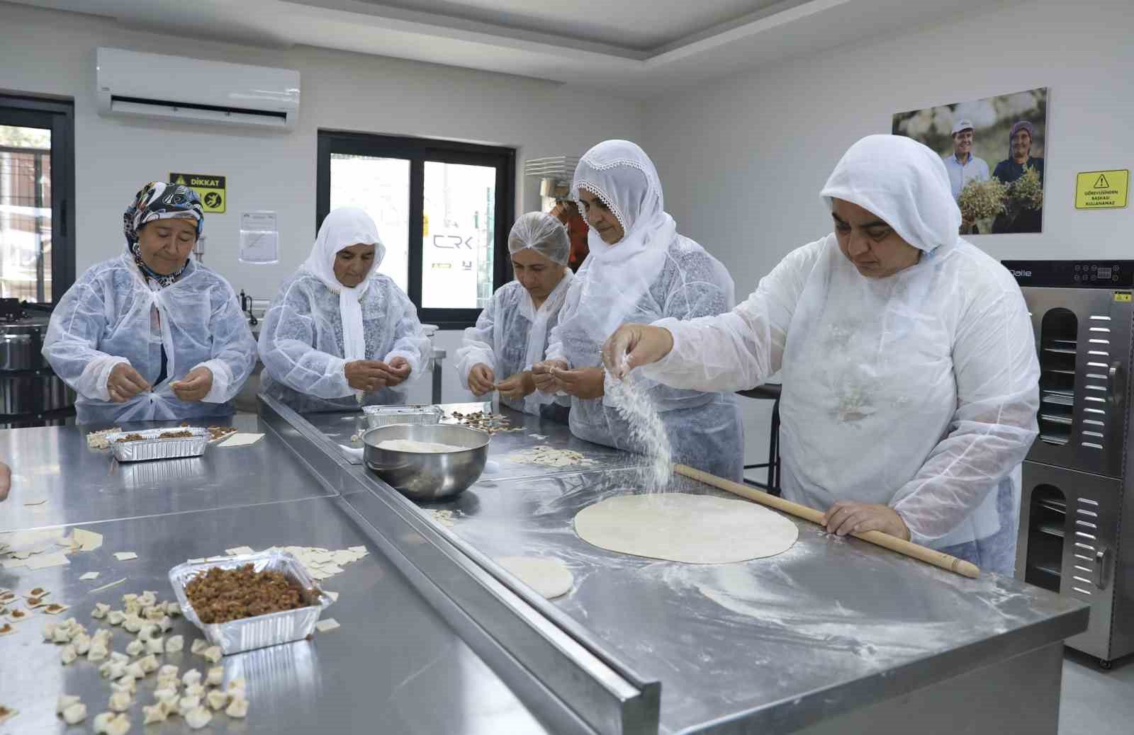 mersin-de-eski-koy-okulu-kadinlarin-uretim-yuvasi-oldu