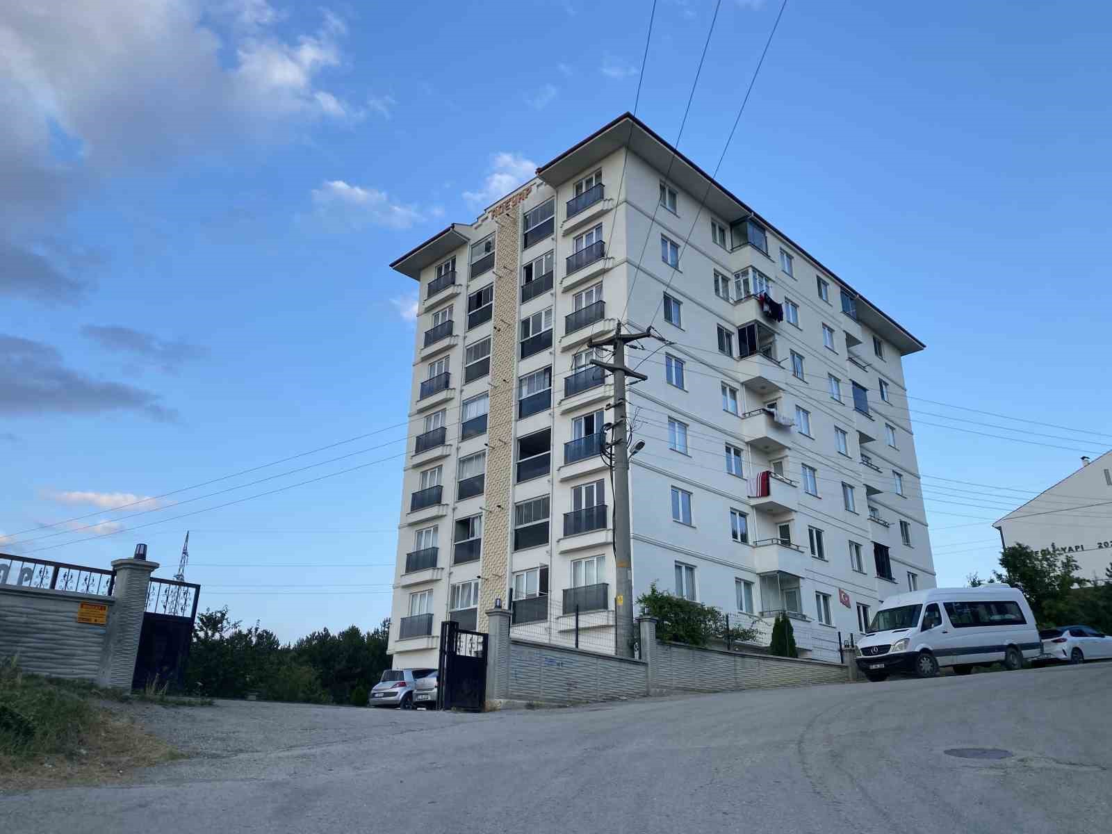 binanin-7-katindan-dusen-cocuk-hayatini-kaybetti