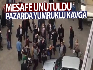 Pazarda genç kadınla adamın yumruklu kavgası kamerada