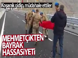 Mehmetçikten bayrak hassasiyeti