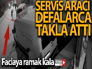 İstanbul'da servis minibüsünün takla atıp devrildiği an kamerada
