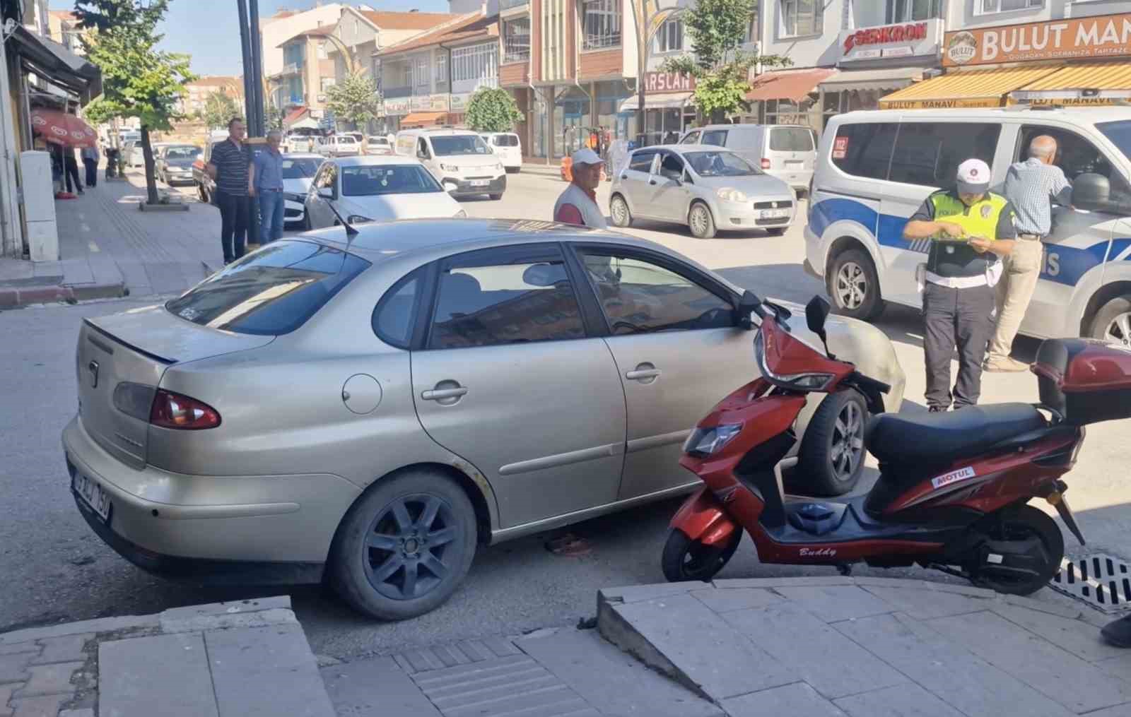 corum-da-otomobil-ile-motosiklet-carpisti-2-yarali