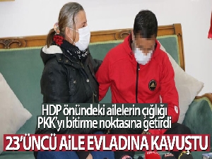 HDP önündeki ailelerin çığlığı PKK'yı bitirme noktasına getirdi, 23'üncü aile evladına kavuştu