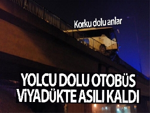 Yolcu otobüsü viyadükte asılı kaldı