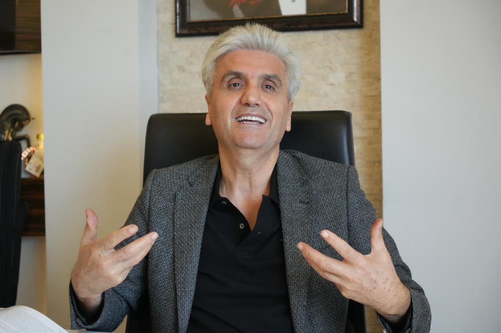 unlu-estetik-cerrah-acikladi-kepce-kulak-ameliyatinda-18-yas-beklenmemeli