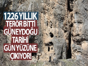 1226 yıllık kayaya yapışık dubleks evler görenleri hayretler içinde bırakıyor