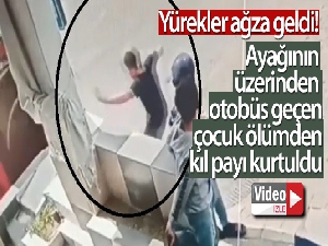 Ayağının üzerinden otobüs geçen çocuk ölümden kıl payı kurtuldu
