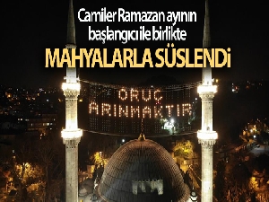 İstanbul'da camiler Ramazan ayının başlangıcı ile birlikte mahyalarla süslendi