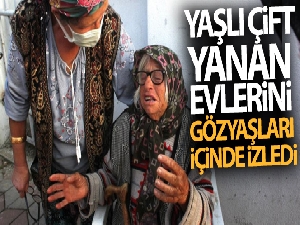 Yaşlı çift yanan evlerini gözyaşları içinde izledi