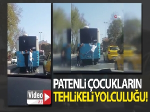 Eminönü'nde patenli çocukların tehlikeli yolculuğu kamerada