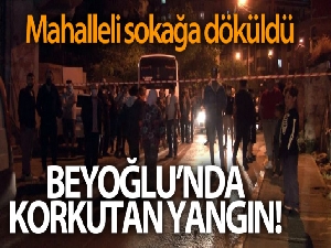 Beyoğlu'nda gecekonduda çıkan yangın geceyi aydınlattı