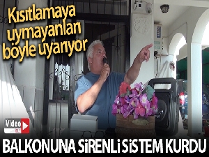 Sokağa çıkma yasağına uymayanları ikaz için balkonuna polis sirenli ses sistemi kurdu