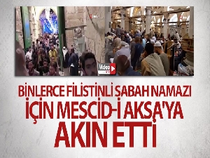 Binlerce Filistinli sabah namazı için yeniden Mescid-i Aksa'ya akın etti
