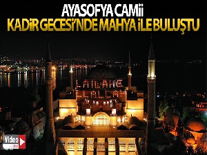 Ayasofya Camii, Kadir Gecesi'nde mahya ile buluştu