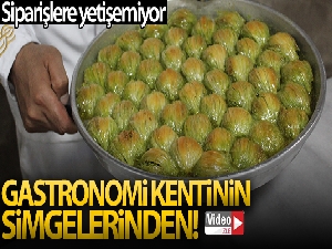 Midye baklava siparişlerine yetişemiyorlar