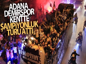 Adana Demirspor, üstü açık otobüsle kentte şampiyonluk turu attı