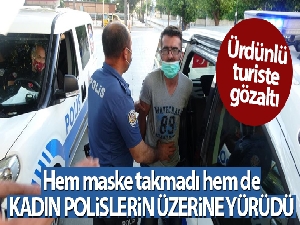 Maske takmamakta direnen turist gözaltına alındı