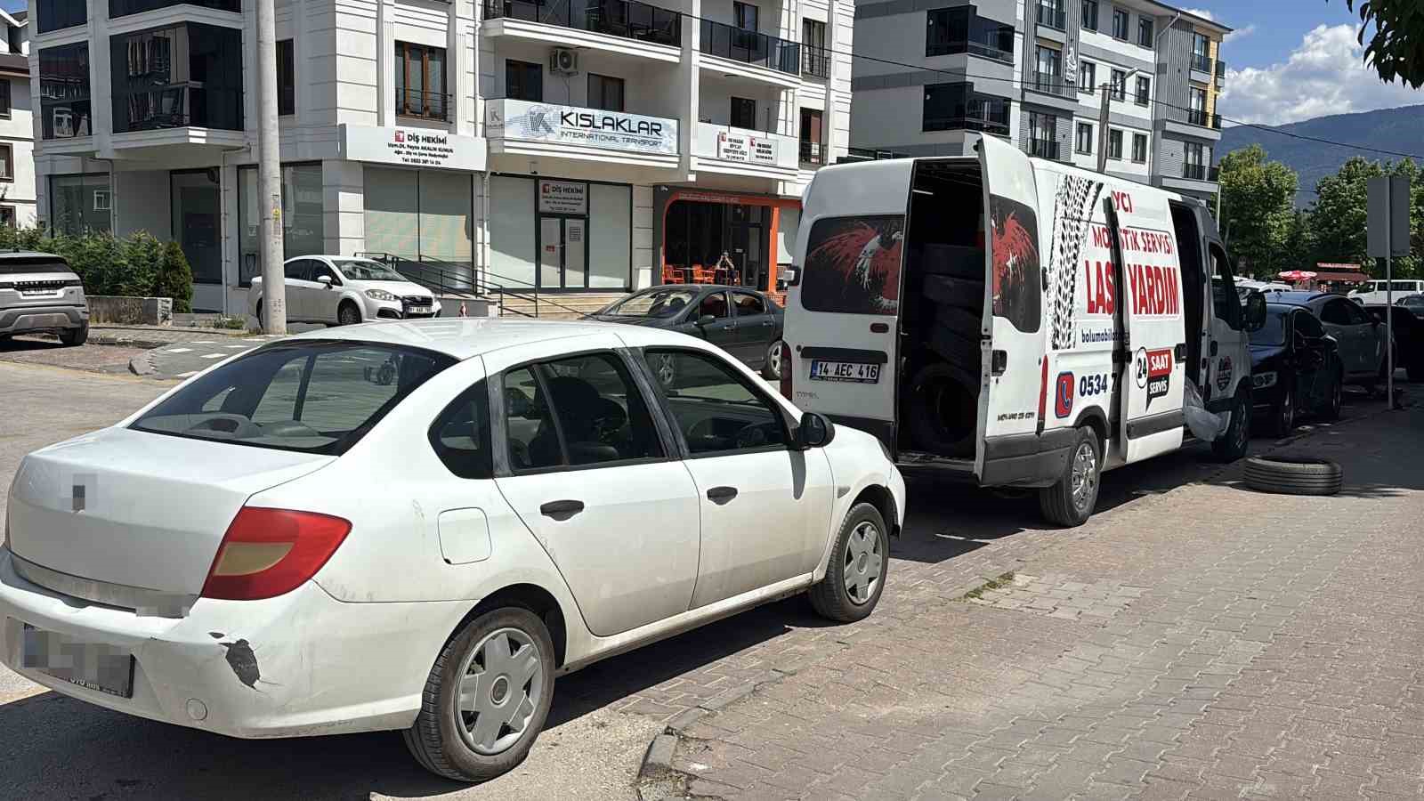 bolu-da-onlarca-surucu-aliskanlik-kurbani-oldu-20-ye-yakin-aracin-lastigi-patladi