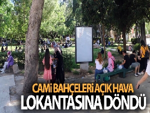 Lokantalar kapalı olunca cami bahçeleri açık hava lokantasına döndü