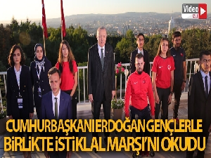 Cumhurbaşkanı Erdoğan gençlerle birlikte İstiklal Marşı'nı okudu