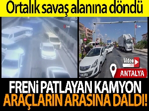 Freni patlayan kamyon kırmızı ışıkta bekleyen araçların arasına böyle daldı: 2 yaralı